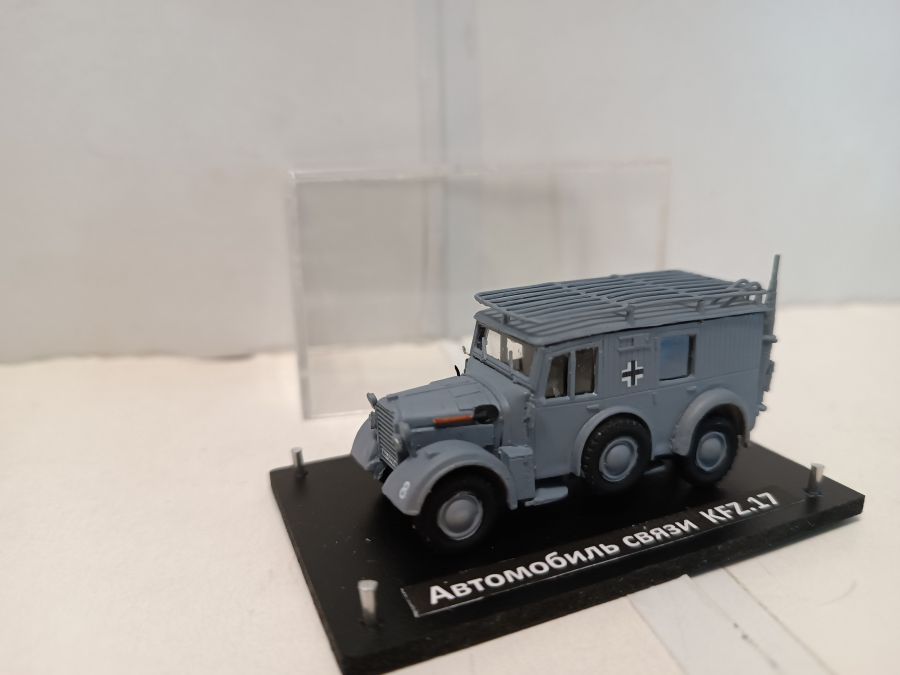Автомобиль связи KFZ 17  (1/72)