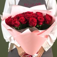 Акция! 25 красных роз в стильной упаковке (60см)