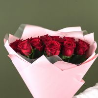 Акция! 25 красных роз в стильной упаковке (60см)