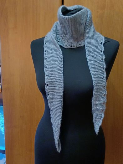 Узкий длинный шарфик с волнистым краем 1