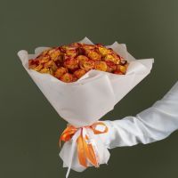 51 оранжевая роза в упаковке