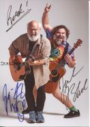 Автографы: Джек Блек, Кайл Гэсс. Tenacious D