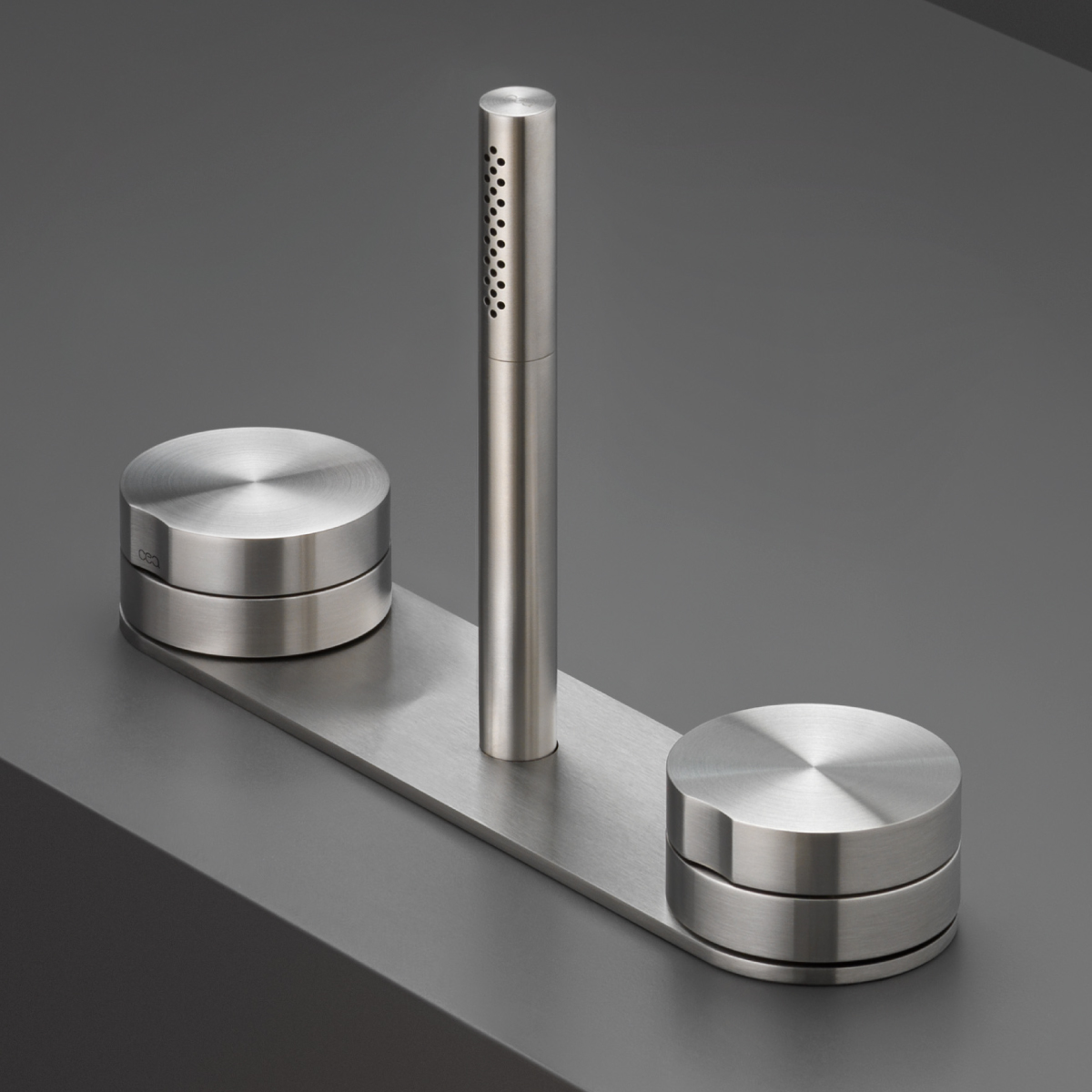 Смеситель Cea Design GIOTTO с выдвижной лейкой GIO114 цена от 324 368 ₽ Фото Смеситель Cea Design GIOTTO с выдвижной лейкой GIO114