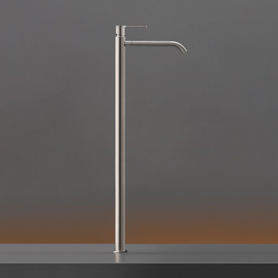 Настольный смеситель для раковины Cea Design INNOVO с поворотным изливом INV130