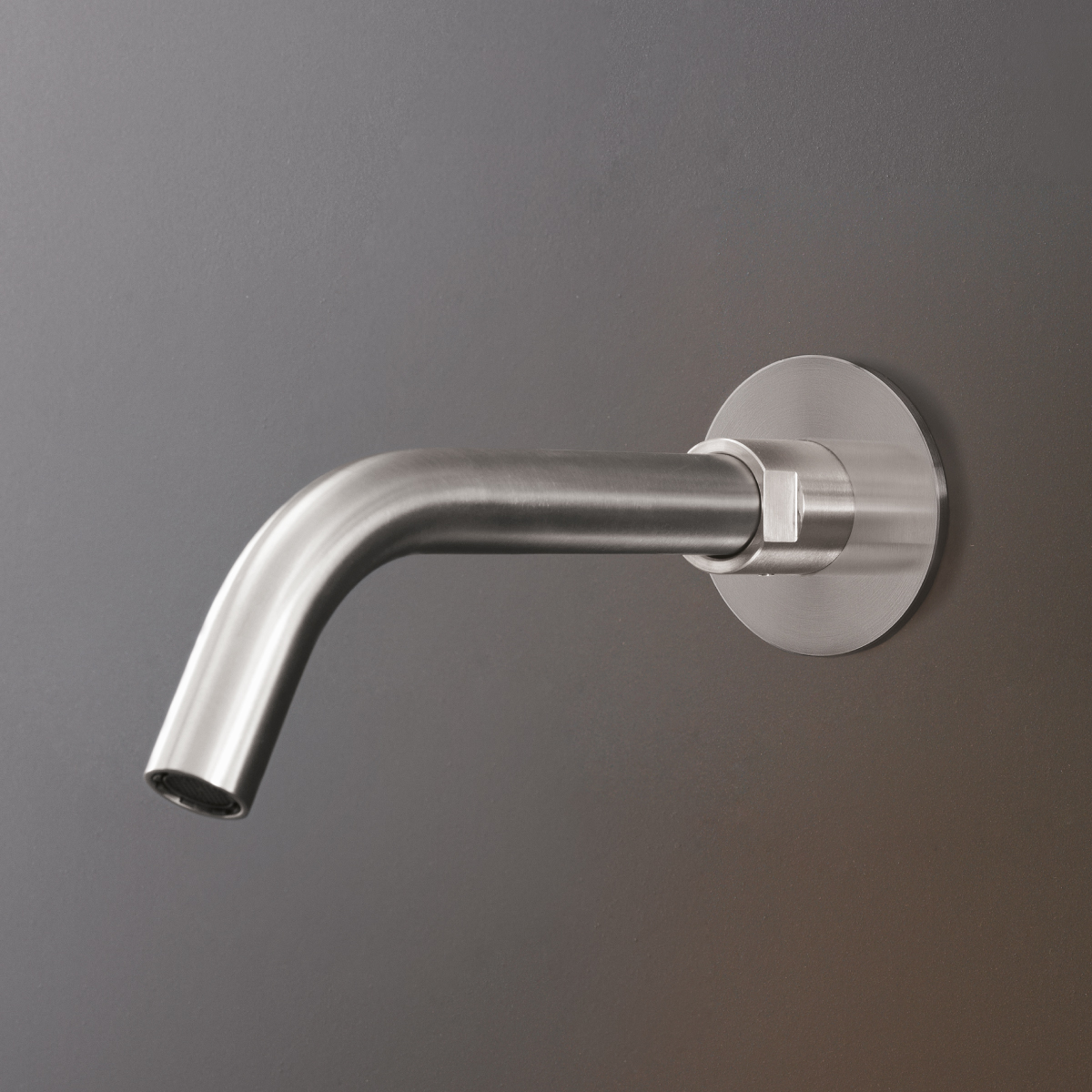 Настенный излив Cea Design NEUTRA нержавеющая сталь NEU21 цена от 41 905 ₽ Фото Настенный излив Cea Design NEUTRA нержавеющая сталь NEU21