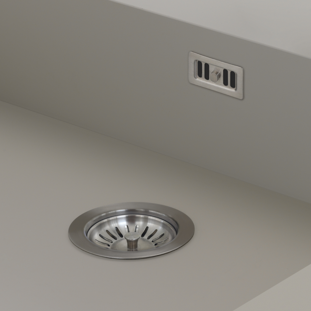 Слив-перелив Cea Design PIL для раковины PIL26 цена от 37 934 ₽ Фото Слив-перелив Cea Design PIL для раковины PIL26