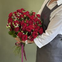 Красная кустовая роза от 7шт