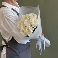 Белая пионовидная роза