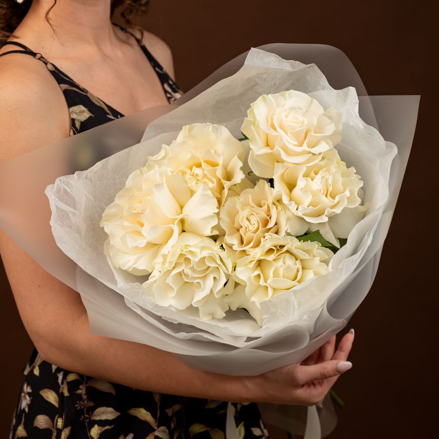 7 французских белых роз