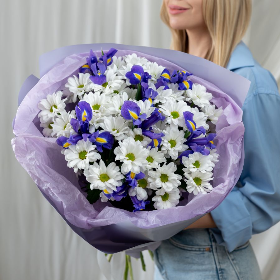 Сборный букет с ирисами