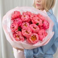 15 пионов (сорт Корал Шарм)