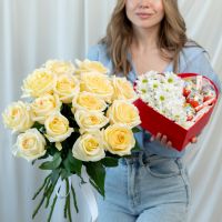 15 кремовых роз (сорт Кенди Лайт) + Сердце