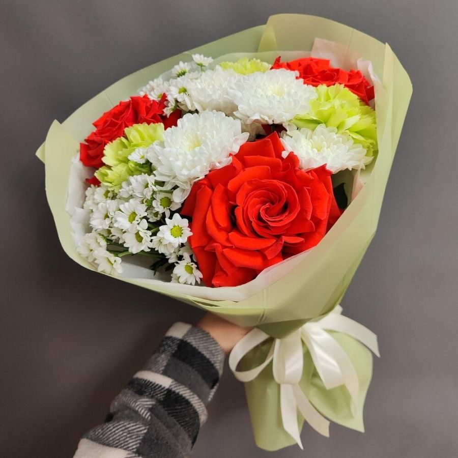 Букет яркий сборный с французскими розами