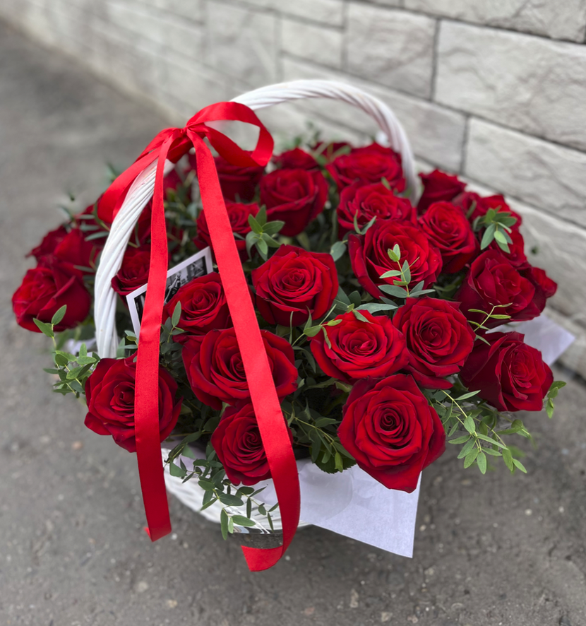 Корзина из 37 красной кенийской розы
