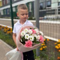 Букет из роз и диантусов Первоклассный