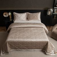 Велюровое покрывало в клетку OVL036