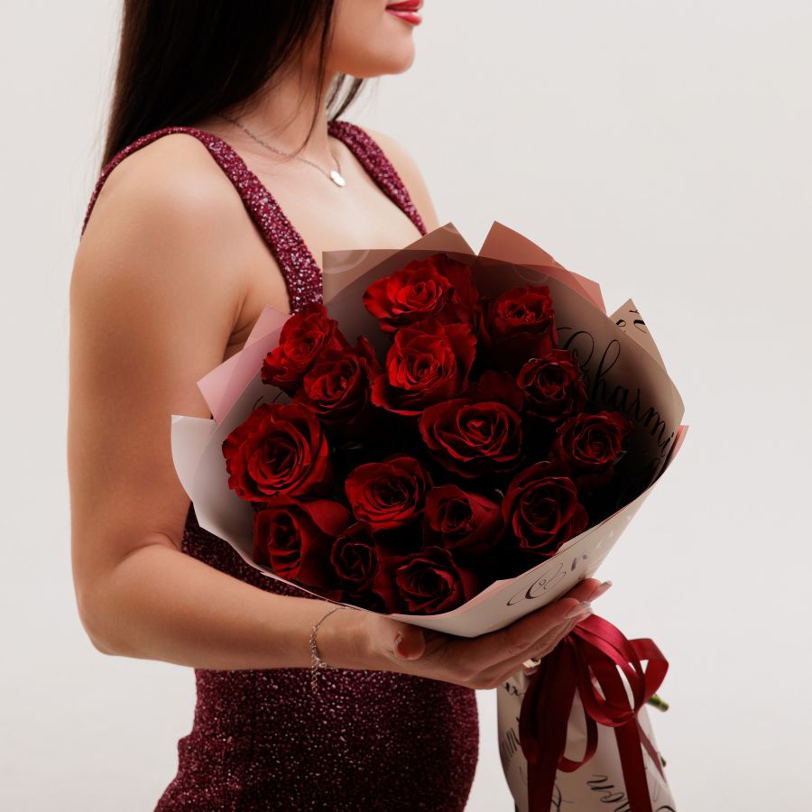15 красных роз
