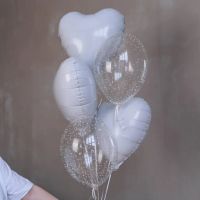Сет с белыми сердцами и прозрачными шарами с пенопластом