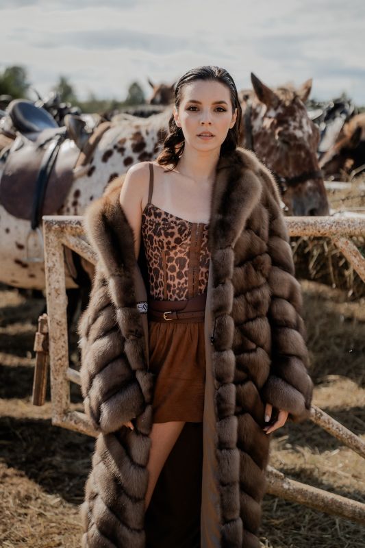 Дорогая эксклюзивная авторская раскладка в шубе из соболя