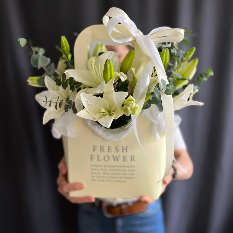 Сумочка с лилиями