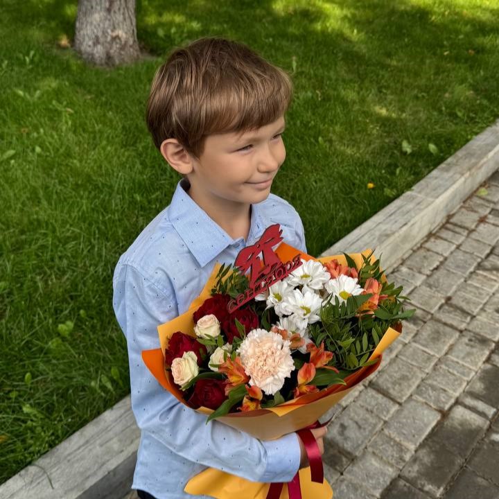 Школьный букет с топпером ко Дню Знаний