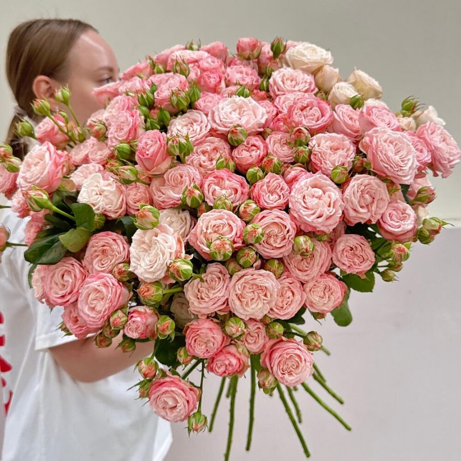 Огромный букет Высоких пионовидных роз