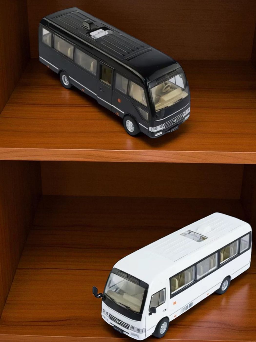 Автобус металлический коллекционный Toyota Coaster 1/24 B2452