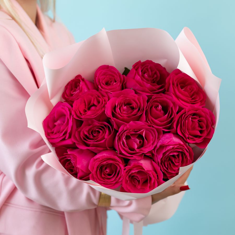 15 розовых роз