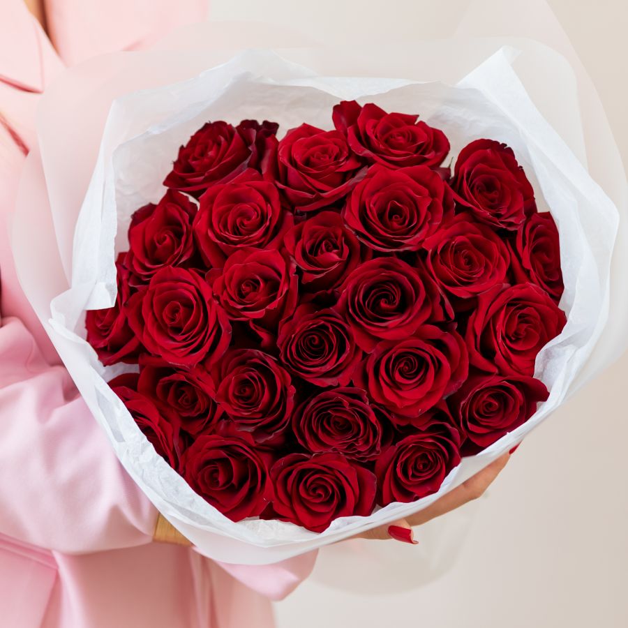 25 красных роз 60см