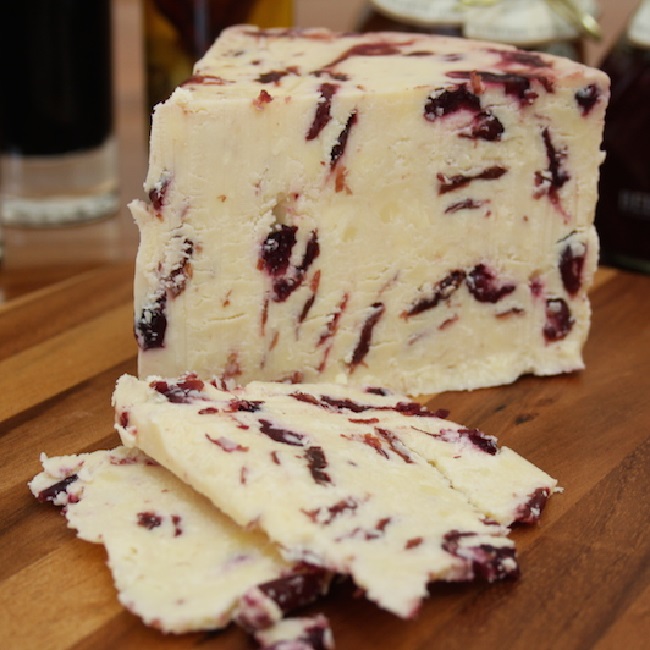 Сыр десертный с клюквой, 100 г