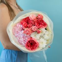 Сборный с пионовидными розами и гортензией