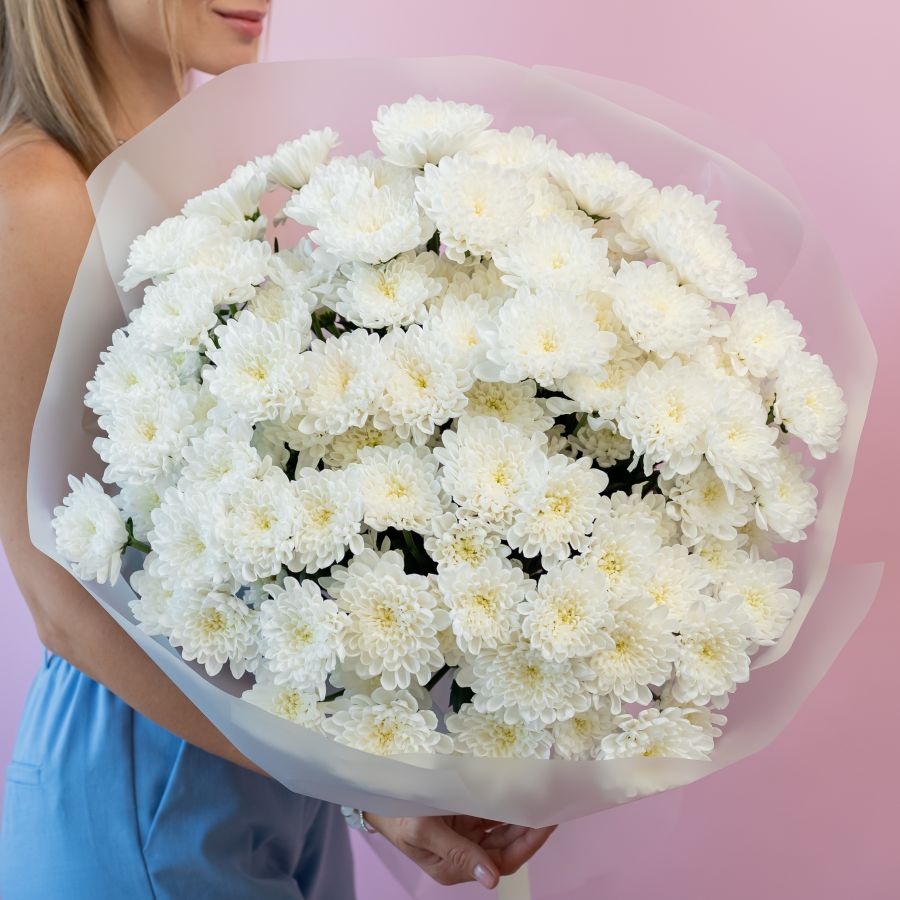 Букет из 15 махровых хризантем в упаковке