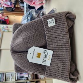 Шапка вязаная Арзу/х-2085-562/1, сбоку нашивка YOU make me SMILE + снуд