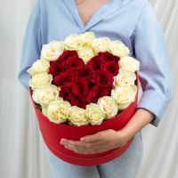 Шляпная коробка L красное сердце