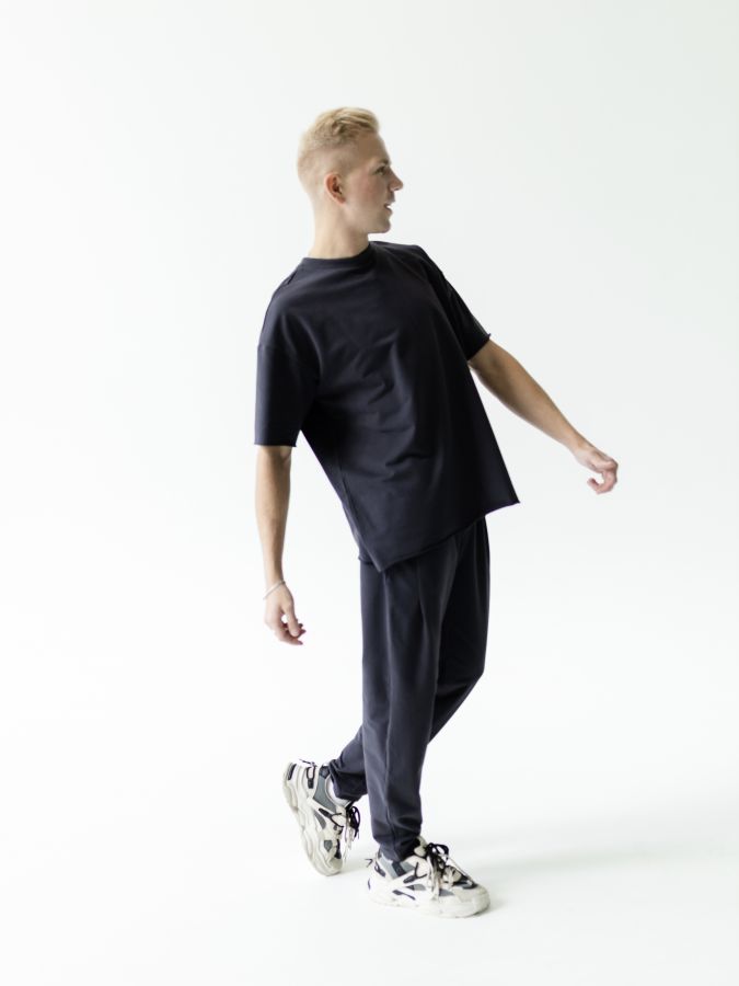 Брюки с защипами графит