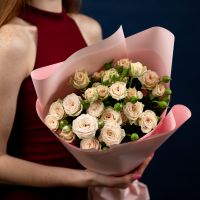 Букет из 5 кустовых персиковых роз