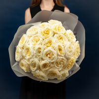 25 пионовидных роз (сорт Кендл Лайт)