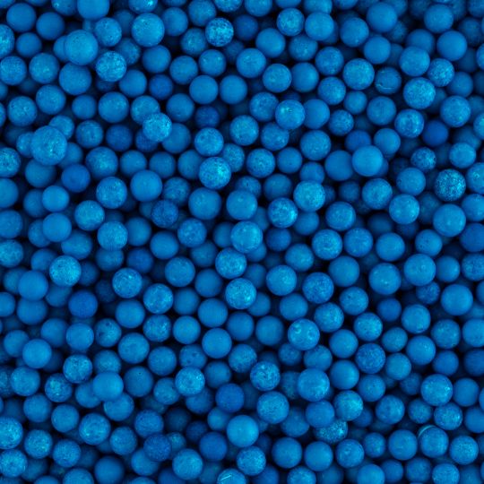 Синие крупные пенопластовые шарики