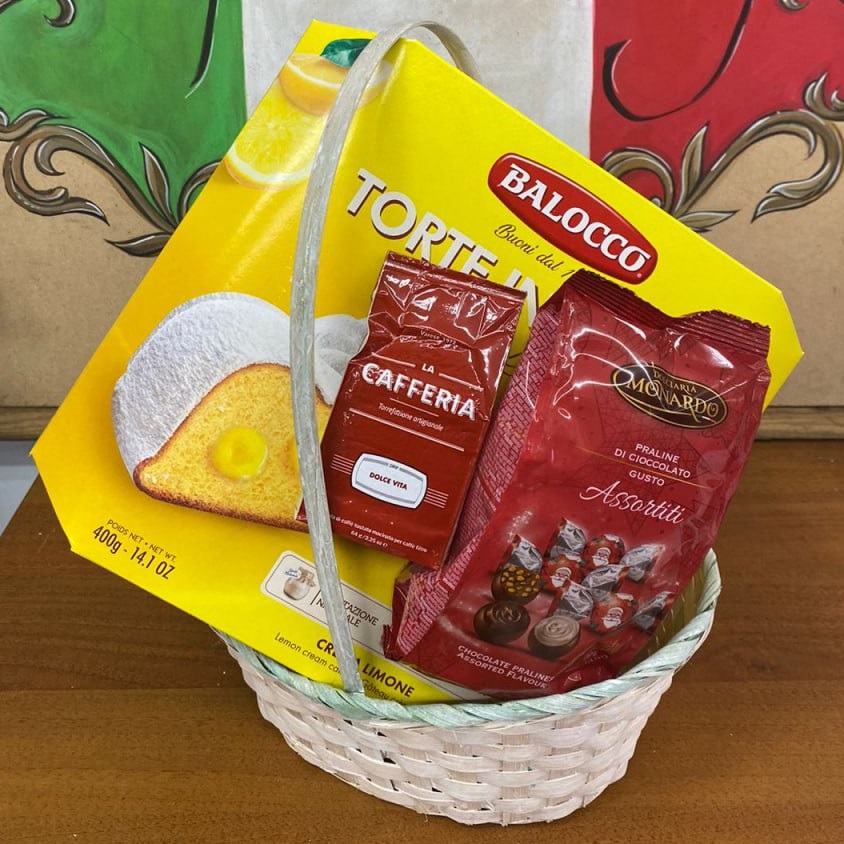 Сладкий корпоративный подарок с тортом