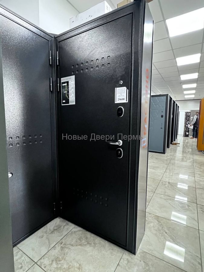 TRUST MASS MP Антрацит букле Ясень ривьера айс стальная дверь