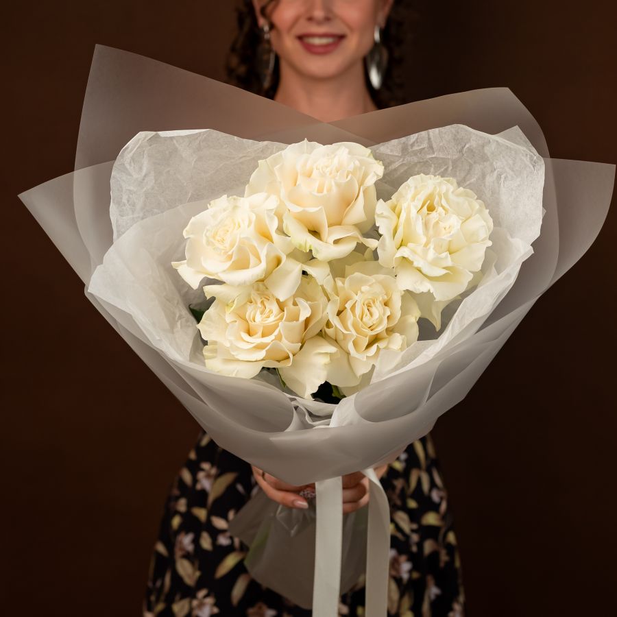 5 французских белых роз