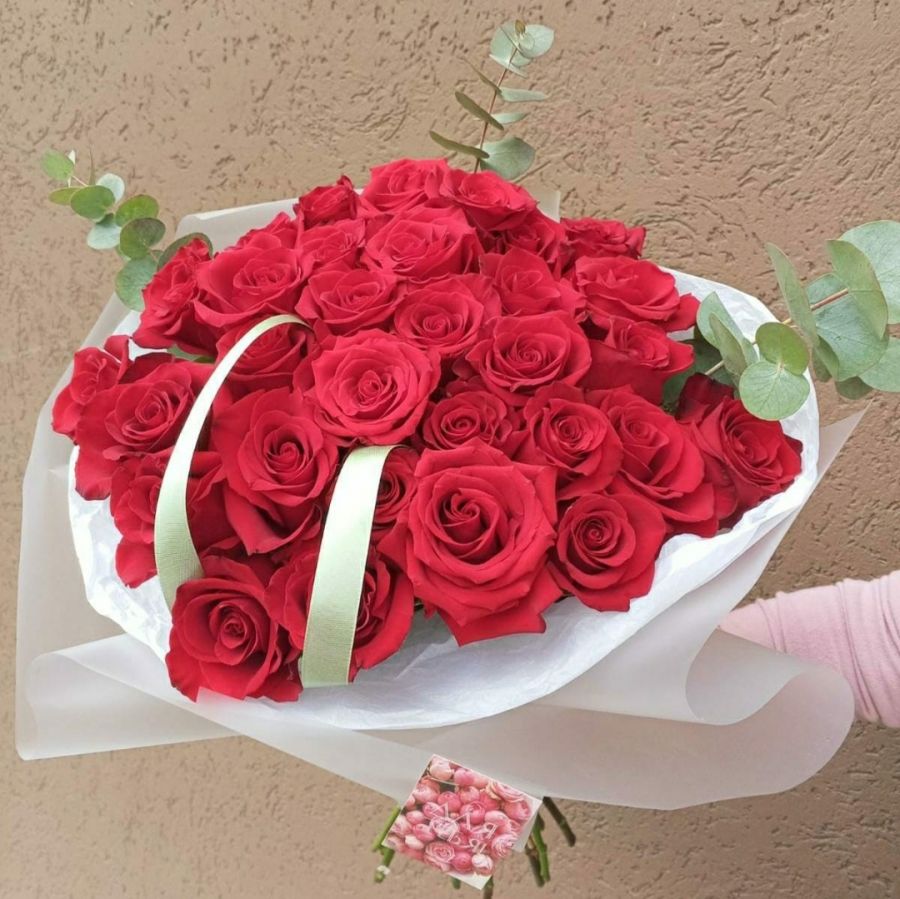 35 роз Эквадор с зеленью