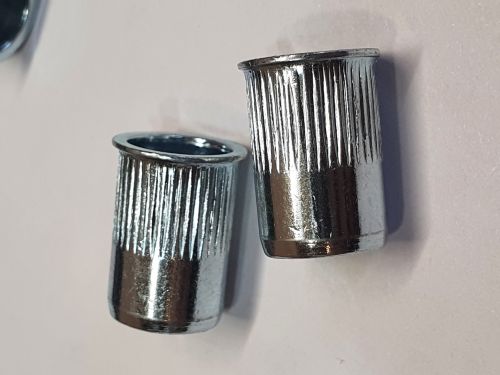 Резьбовая заклепка М12 с насечкой (сталь, уменьшенный борт, первая длина)