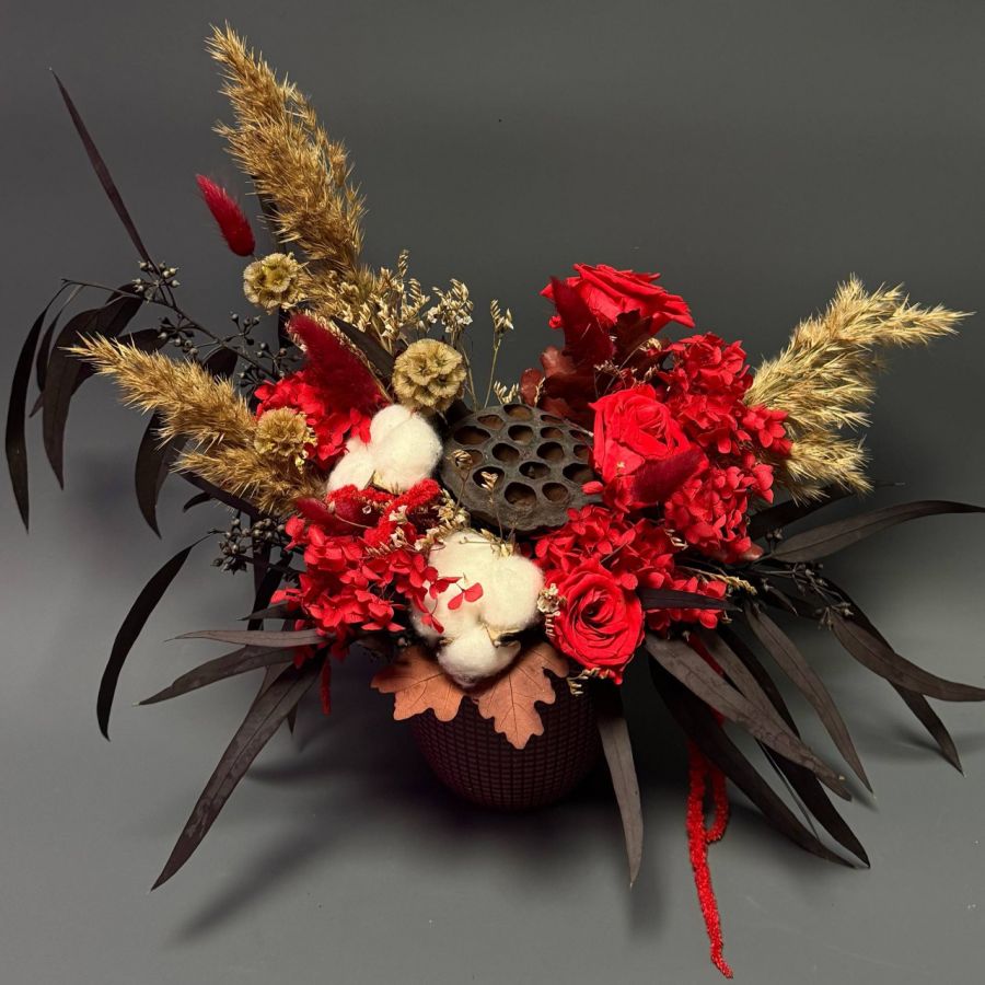 Вечная композиция: стабилизированные цветы в кашпо