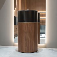 Раковина напольная NOORTH Milldue edition ROMA I 53х53x88 см слив в пол, корпус Noce Canaletto, вставка Oro, раковина Nero opaco схема 1