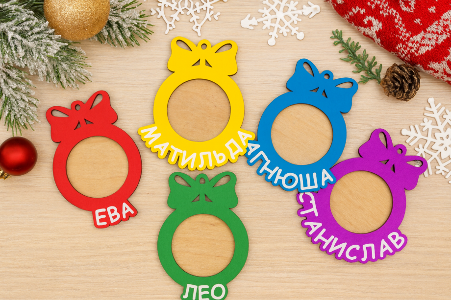 Новогодняя игрушки фоторамки с бантиками именные