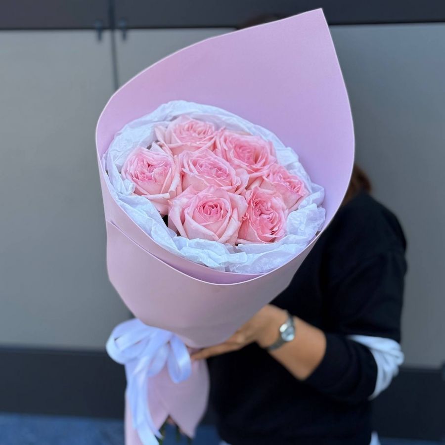 7 пионовидных роз