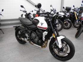 TRIUMPH TRIDENT660