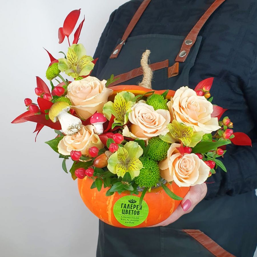 Композиция в тыкве с розами