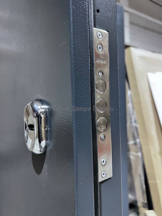 Входная дверь Страж 3К Тепло с терморазрывом и зеркалом овал